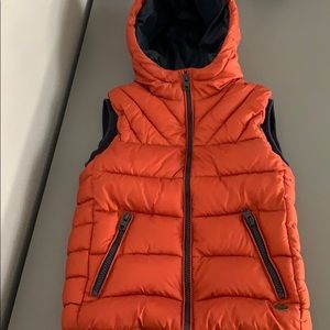 Zara boy puffer vest. Gorgeous rust color size 5/6